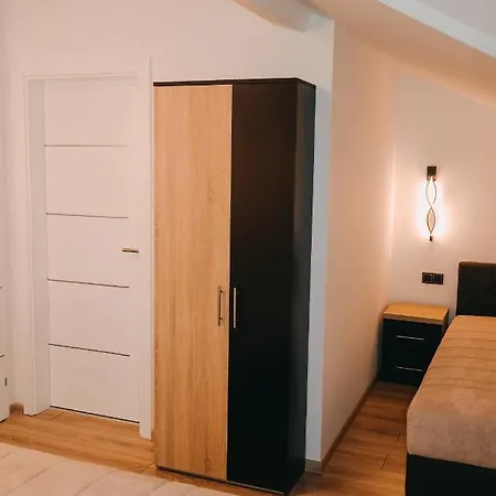 Prenociste & Restoran - Kasic 3* Brodarevo