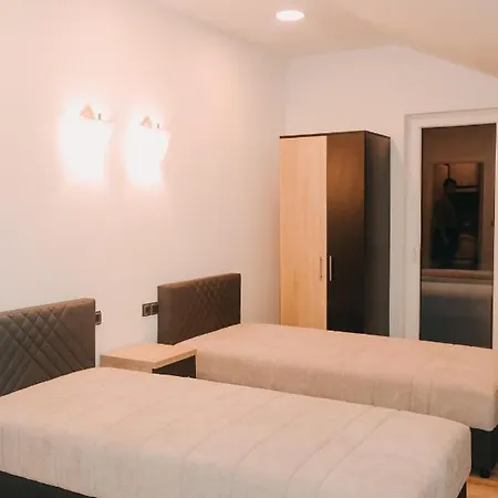 Prenociste & Restoran - Kasic Отель типа 